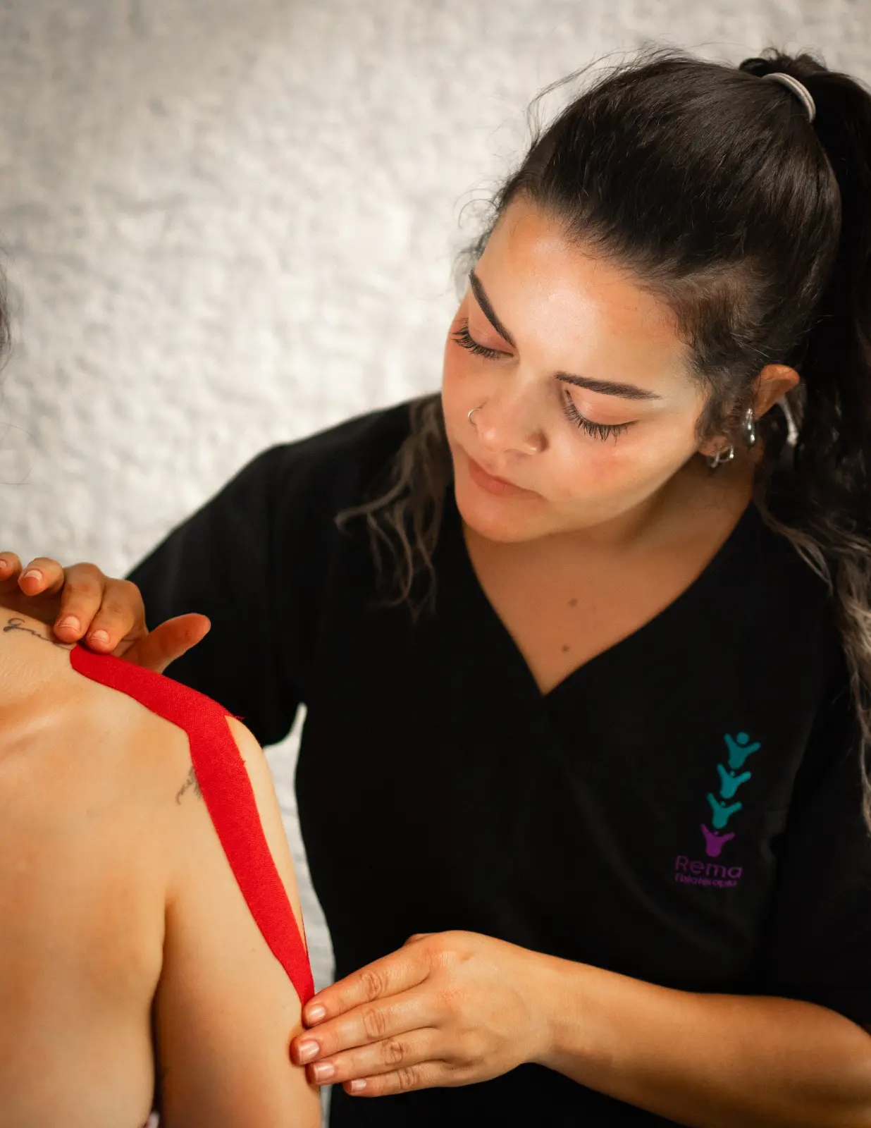 Vendaje neuromuscular kinesiológico a domicilio en Bello Antioquia