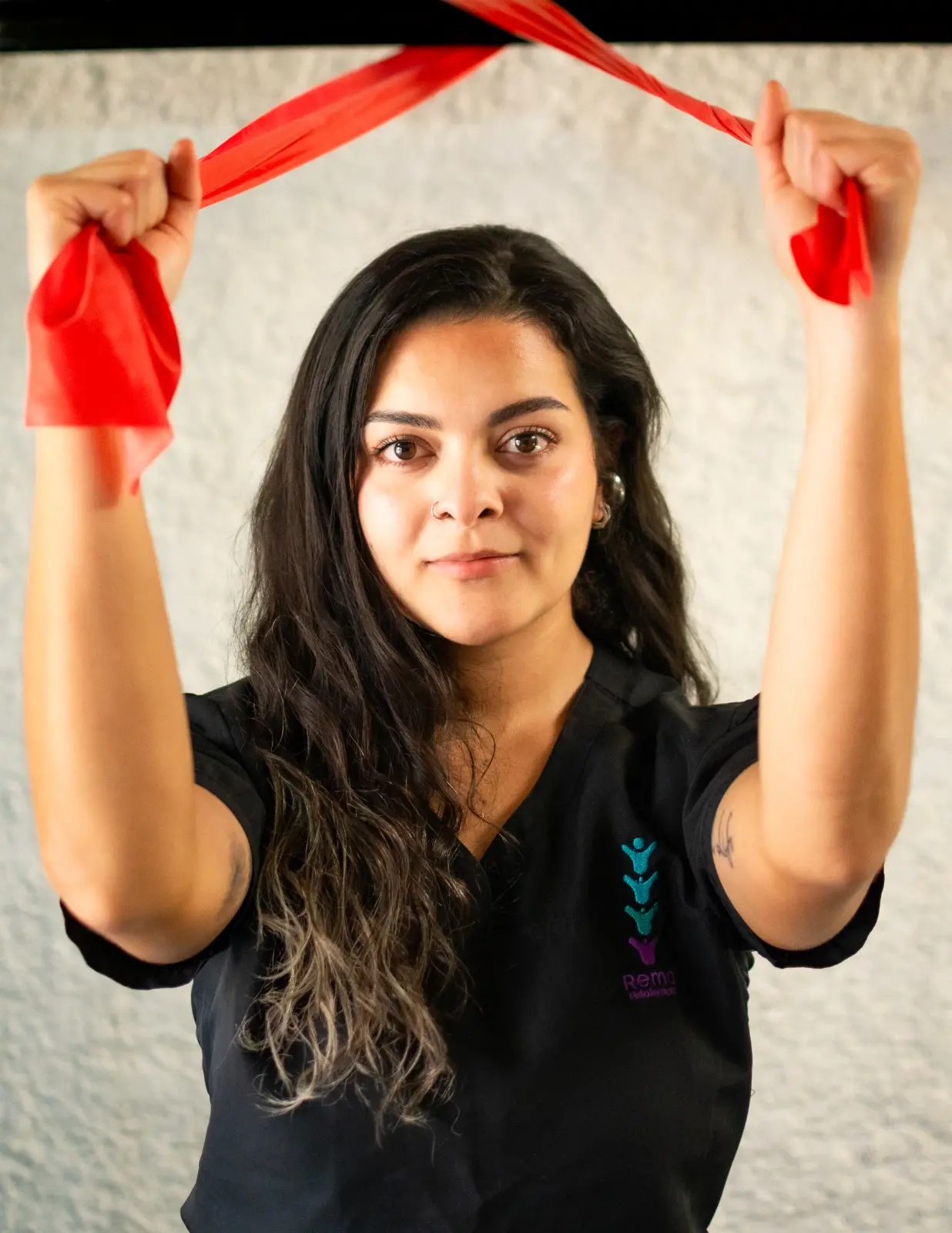 Fisioterapeuta de Rema trabajando con paciente en Medellín